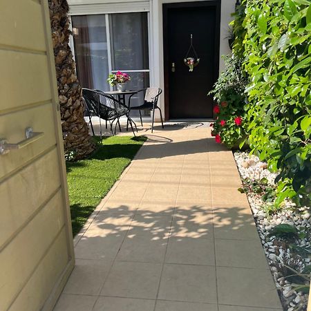 Elegant Glyfada Apartment-Private Garden-Near Metro Aten Exteriör bild